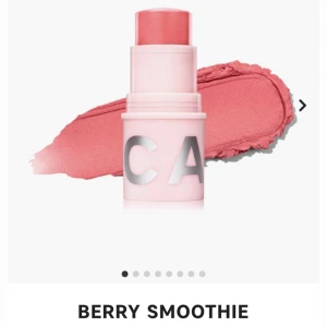 Caia blushstick - Säljer mitt blushstick ifrån Caia då det inte kommer till användning. Dem har nyligen bytt förpackning på sina blushstick, därför ser det inte ut som på den första bilden. Har endast använt det en gång så det är i princip som nytt. Nypris 225kr💕