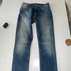 Säljer ett par nudie jeans köpta från LK för 1400kr säljer den nu för jag inte använder dem längre, kvitto finns ej, mitt pris 700kr priset kan sänkas vid snabb affär