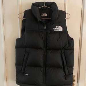 Säljer min North face väst då den inte kommer till användning. Köpte den för 2500kr.