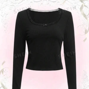 Svart långärmad - (Alla bilder är lånade från SHEIN) Aldrig använd och i storlek L men är liten i storleken 💗 gullig rosett på