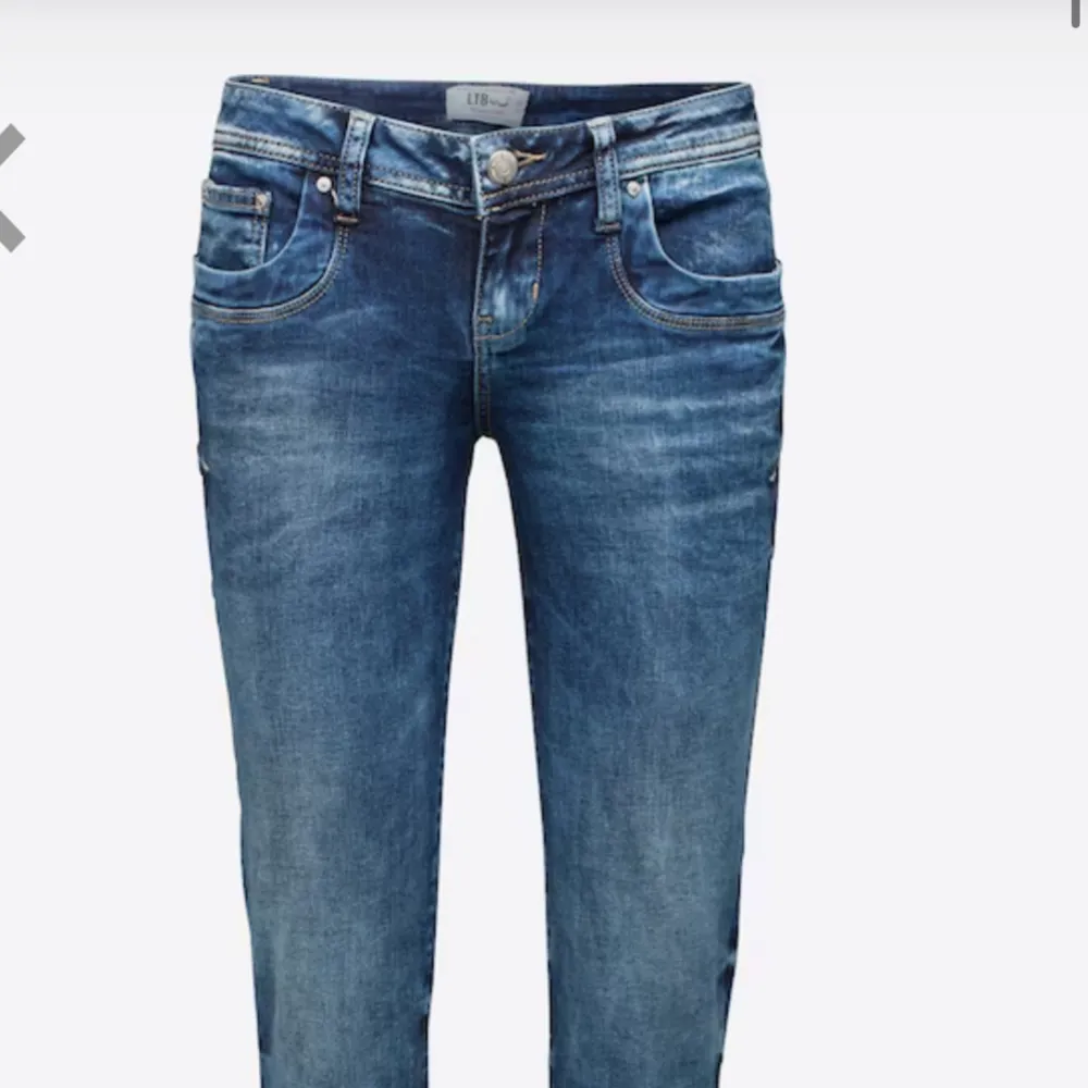 Säljer mina ltb jeans i ”Valerie”  Säljer för att dom aldrig använts. Inga defekter på dom och dom är som nya. Köptes för 800 kr. Bara att fråga om fler bilder eller funderingar🙌🏼 lite långa på mig som är 167. Jeans & Byxor.