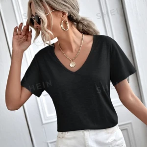 T-shirt - Svart basic tröja från SHEIN. 