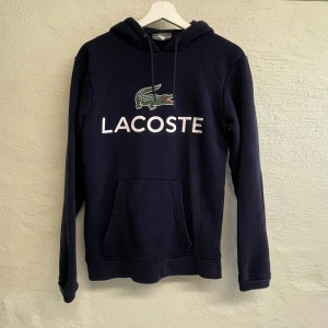 Lacoste  - Lacoste hoodie i storlek XS.