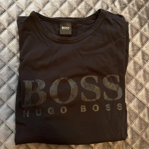 Hugo boss t-shirt  - Storlek m men passar även för s