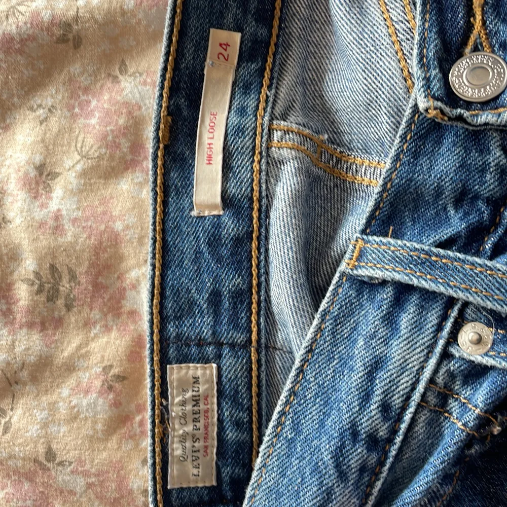 Supersnygga jeans från Levis i modellen High Loose. Storlek 24, sitter som en S 💕 sparsamt använda . Jeans & Byxor.