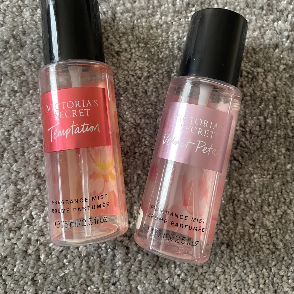 Två 75ml body mist från Victoria’s secret i dofterna Temptaion och Velvet Petals. Temptation har lite mer än hälften kvar och Velvet Petals är nästan full, man ser på bilderna hur mycket som finns kvar!☺️. Övrigt.