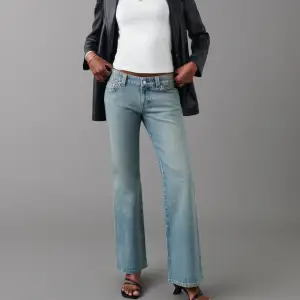 Low waist jeans med fickor där bak från Gina Tricot!! (endast använd 1 gång) säljer dom p.g.a för små i midjan