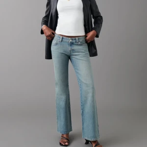 Low waist jeans - Low waist jeans med fickor där bak från Gina Tricot!! (endast använd 1 gång) säljer dom p.g.a för små i midjan