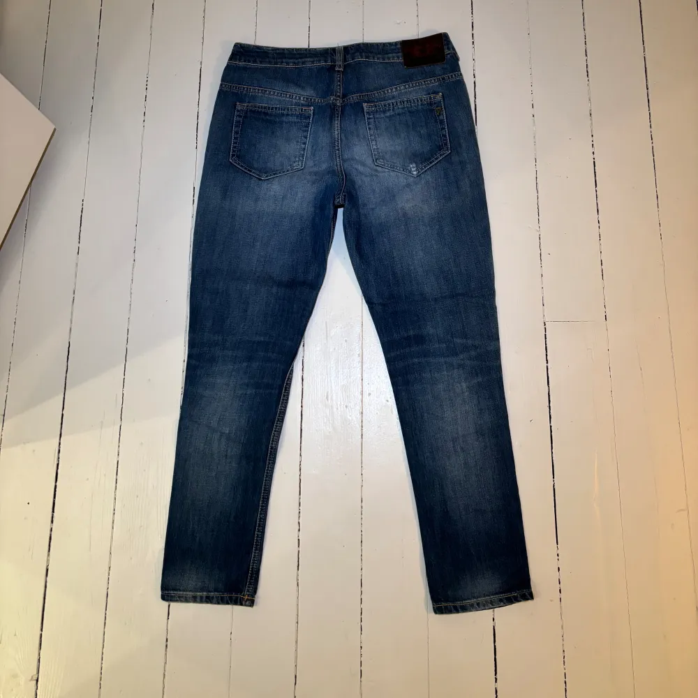 Snygga Jeans från Dondup i perfekt skick. Storlek 28. Skriv för frågor!. Jeans & Byxor.