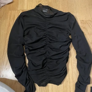Seethrough blus - Genomskinlig blus från HM, superfint med matchande bh eller linne under!  XXS men passar mig som är S