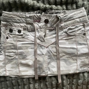 Coolaste camokjolen - Snyggaste, coolaste jeans kjolen i camo, camoflage materiel