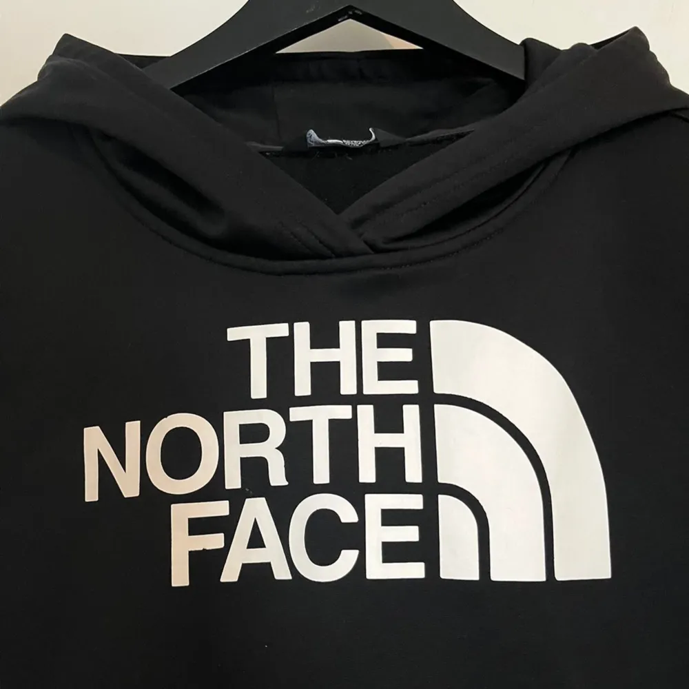 Hej nu säljer jag mina North hoodie den är helt ny. Hoodies.
