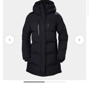 Helly Hansen Vinterjacka  - Hej säljer nu min vinterjacka i gott skick. Endast använt denna vinter och är i bra skick!   Org pris är 3500 