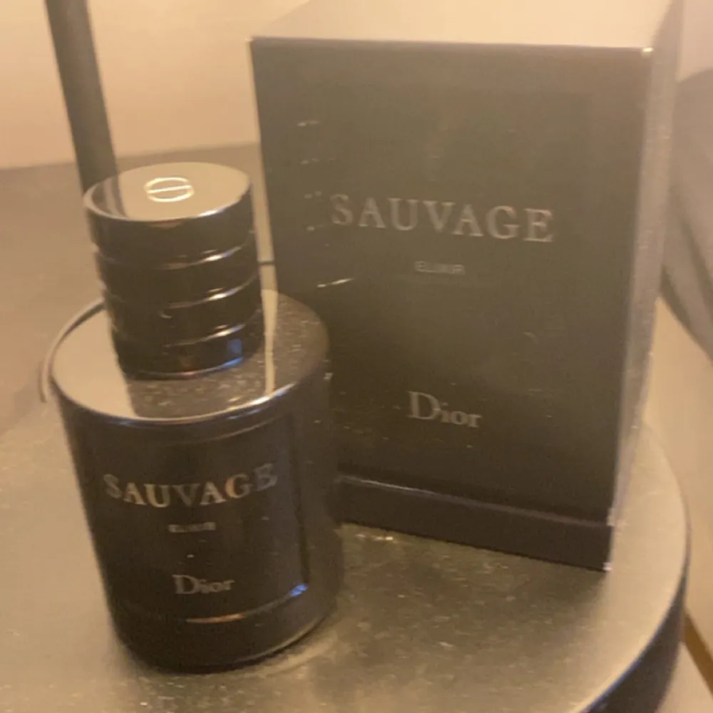 Säljer min dior suavage elixir då den inte kommer till användning. Självklart äkta och box med följer. Priset är fast.. Övrigt.