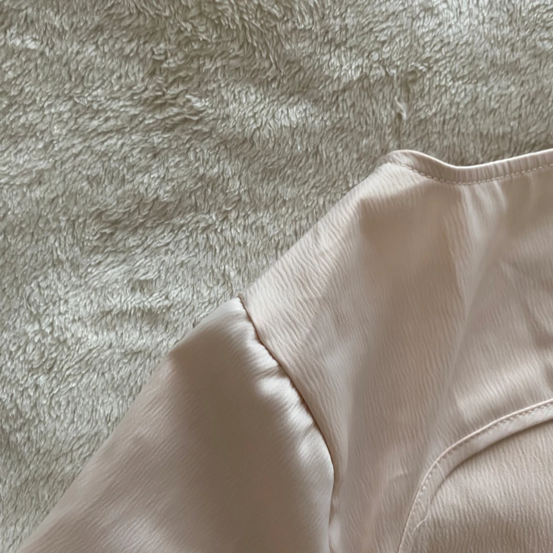 Rygglös satin topp - 92