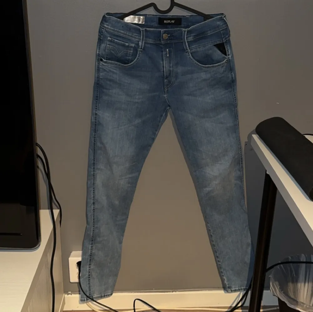 Säljer nu mina Replay jeans då det inte längre passar längre  Nästen helt nya . Jeans & Byxor.