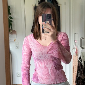 Mesh tröja! 🌷 - Rosa Mesh tröja från humana. Använd fåtal gånger och är i väldigt bra skick! Väldigt strechigt material. Perfekt nu inför sommaren🌷