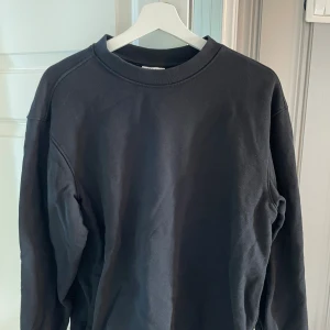 HM sweatshirt svart Small - Bra skick, ej använd, small