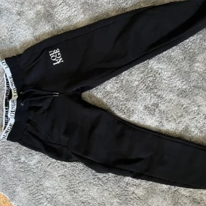 Loung mjukisbyxor  - Slutsålda mjukisbyxor från loungunderwear i strl M men passar S också. Använd gärna köp nu 💗