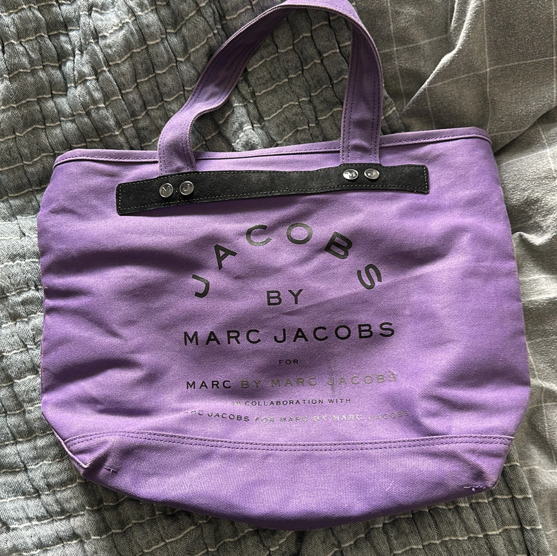 Lila Marc Jacobs väska