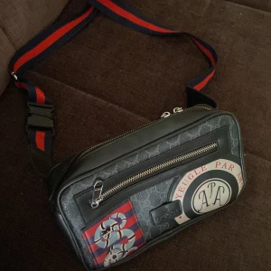 Gucci magväska äkta  - En äkta magväska i bra skick och bra för sommaren 