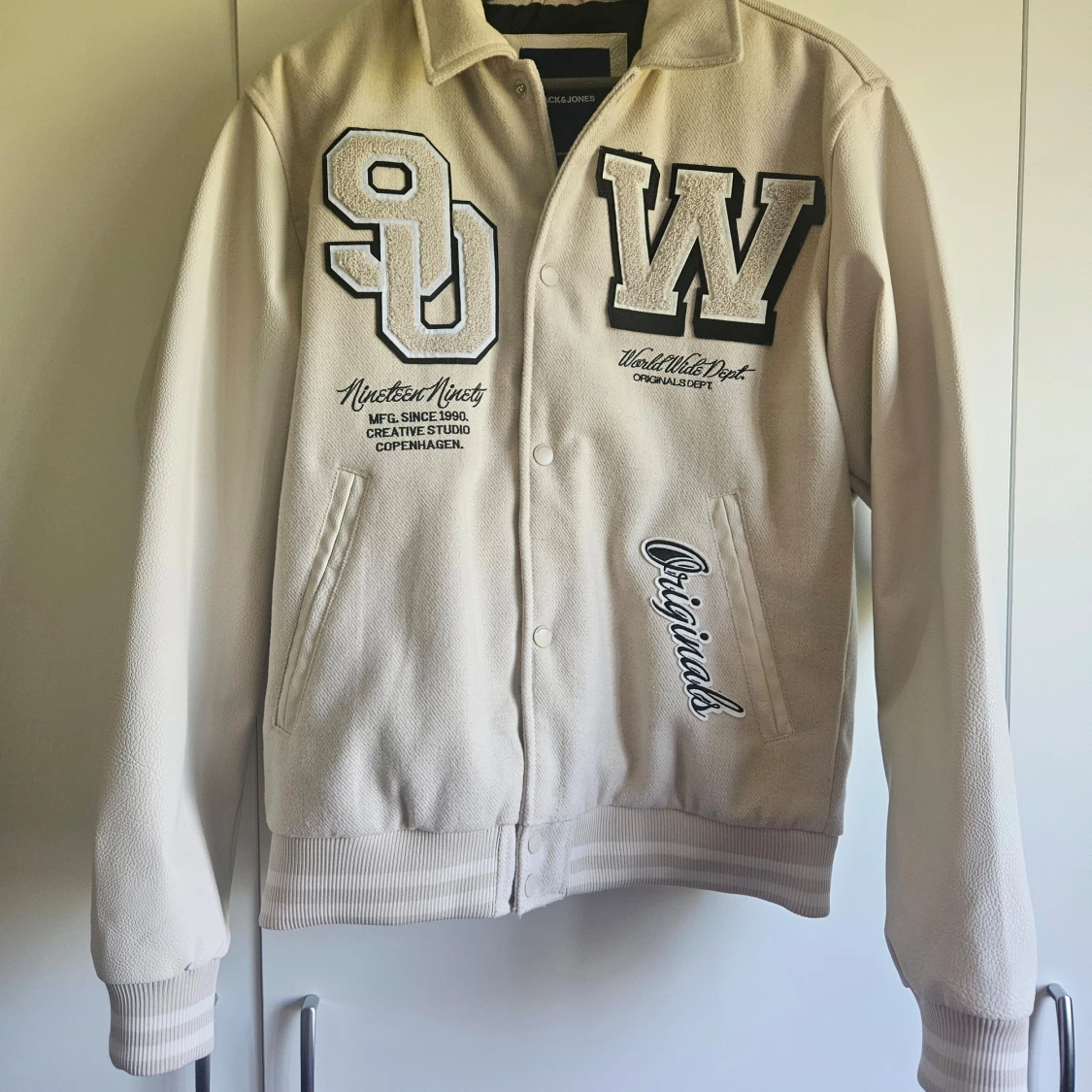 Jack & Jones beige jacka, storlek M