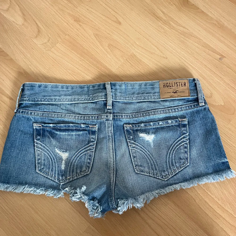 Helt nya hollister shorts. 💘Men säljer för dom e lite för stora på mig. Om det önskas fler bilder är det bara att kontakta mig 💓. Shorts.