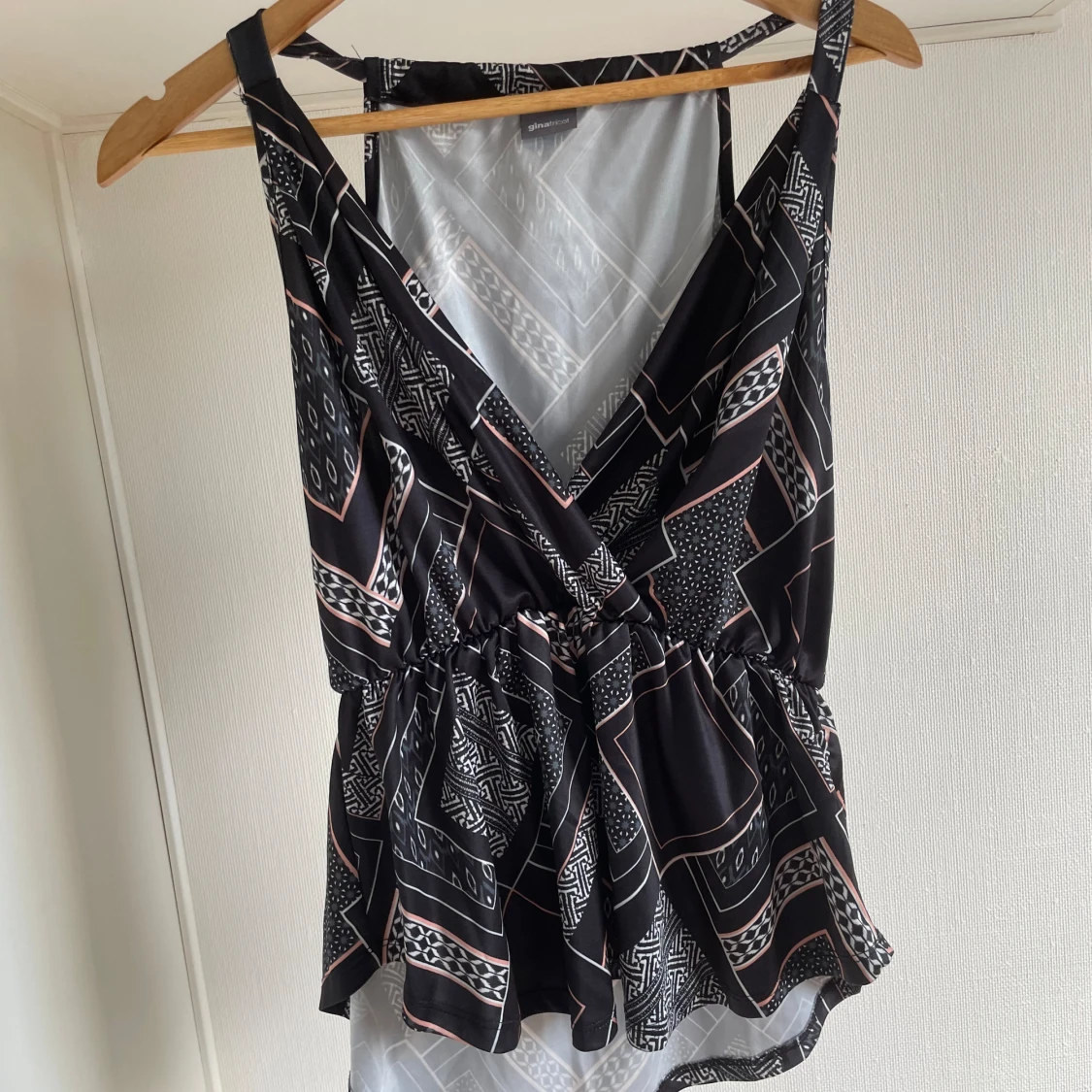 Topp ginatricot  - 92