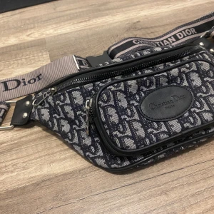 Christian dior magväska  - Super fint skick. 