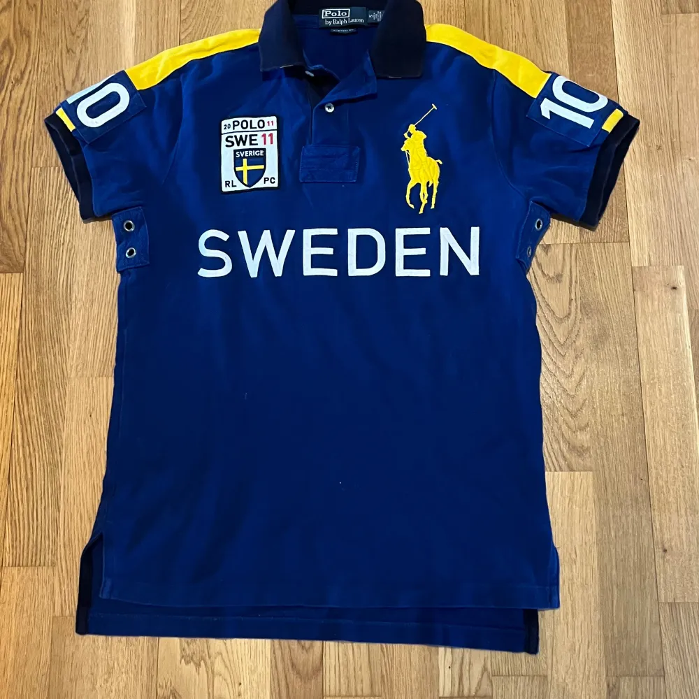 You already kno.. extremely rare Ralph lauren Sweden polo/pike sedd på chiefkeef och speakerknockerz😭😭🕊️🕊️🙏🙏🙏🇸🇪🇸🇪🇸🇪. Toppar.