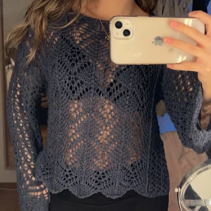 Zara tröja - Skitsnygg tröja, knappt använd och har inga defekter❤️❤️ Köp via köp nu!