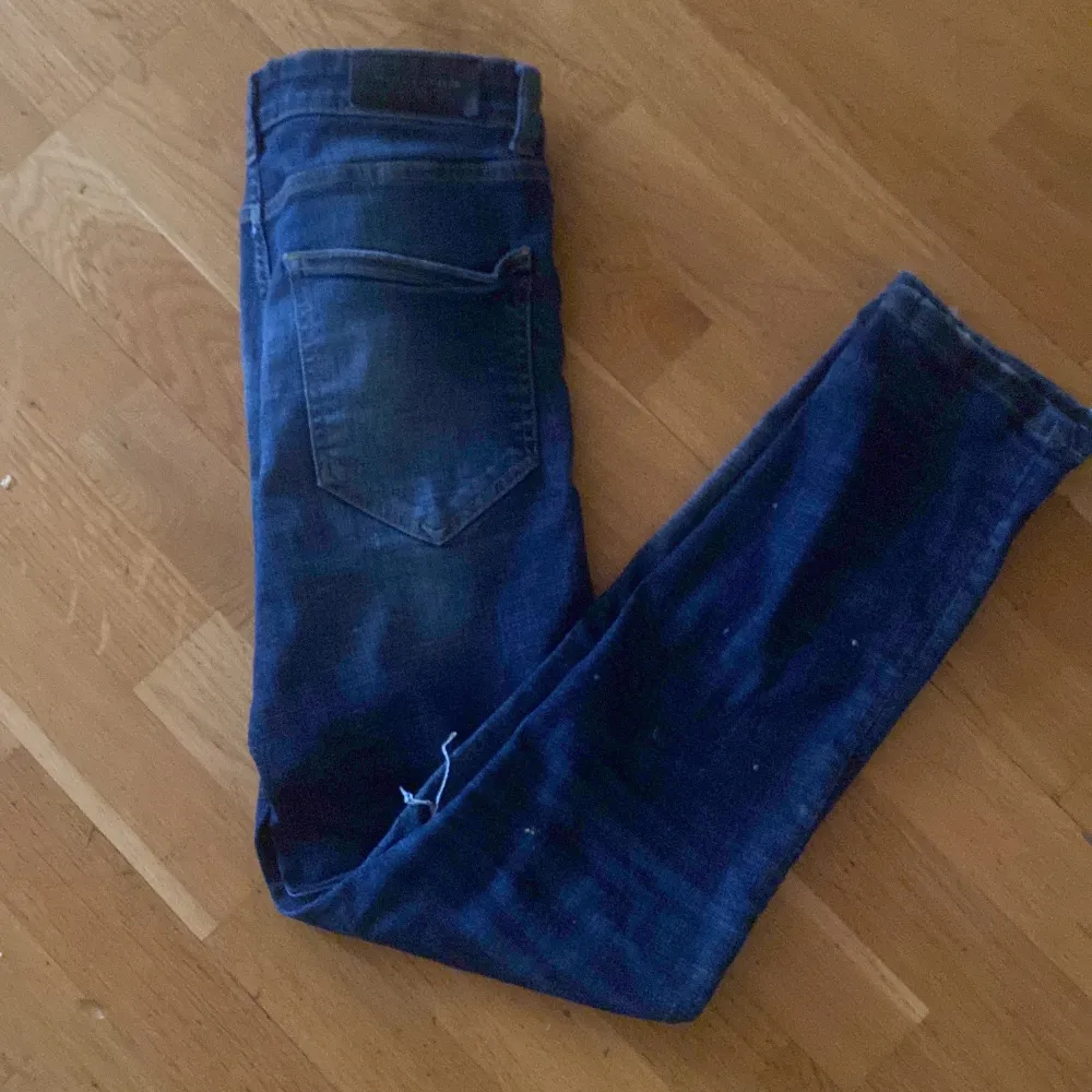 Dom är i bra skick bara använd ett fåtal gånger passar perfekt på flera storlekar och är ganska snygga i olika stilar. Pris går 100 procent att diskutera. Jeans & Byxor.