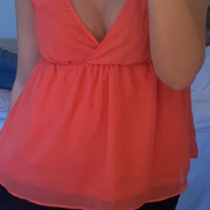 Söt blus med rider i ryggen - Jätte söt blus jätte bra skick