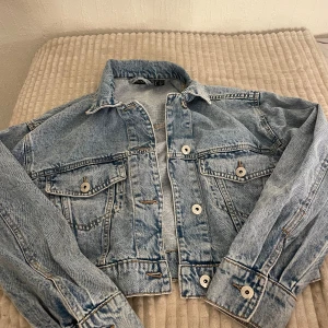 Jeans jacka - Säljer jeans jacka