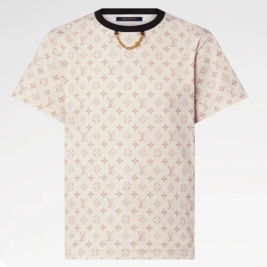 Louis Vuitton tshirt  - Söker dom här Louis Vuitton tshirtarna i storlek XS/S helst XS och helst upp till 400kr men max pris är 500kr. Hör av dig om du har en/dom:)