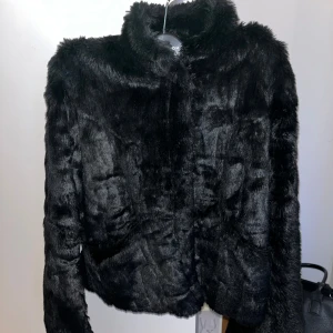 Jacka från Only - Säljer min höst/vårjacka från Only för 250 kr. Nyskick! Storlek XS :) 