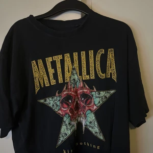 Metallica T-Shirt - Storlek S loose fit, knappt använd