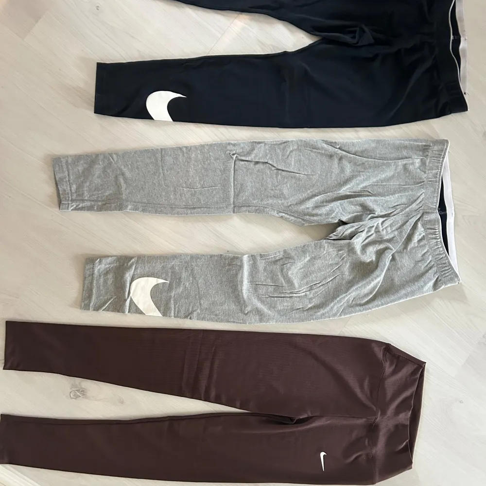 Nike tights Svarta och gråa i storlek M/S Brun storlek L. Jeans & Byxor.