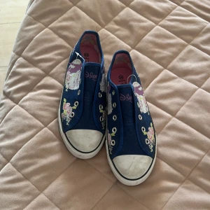 Violetta skor! - Super gulliga violetta skor!! Perfekta för små barn❤️