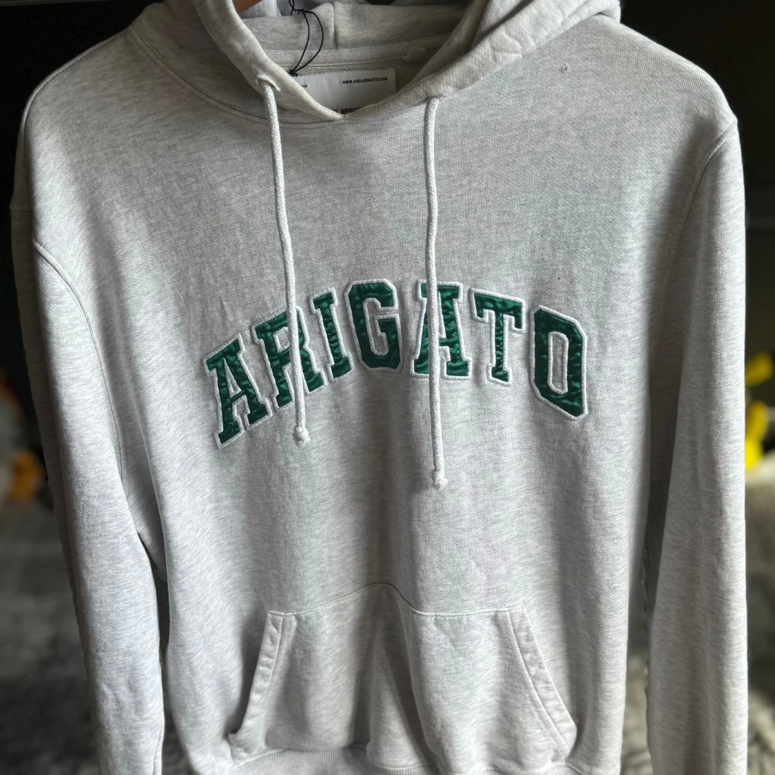 Grå hoodie från Arigato - 90