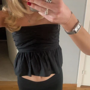 Topp  - Super fin topp från Gina! Använd fåtal gånger och är i storleken xs, men passar även mig som har s💗