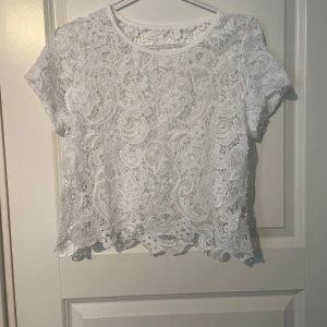 Spets topp - En helt ny och oanvänd spets topp i storlek S  Pris går att diskutera 