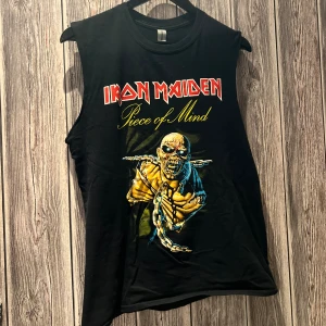 Iron Maiden Linne (Glidan) - Iron Maiden - Piece Of Mind linne (Glidan) Size S Bin: 249kr  Köparen står för eventuell frakt. /KB