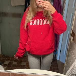 Säljer min hoodrich hoodie i storlek xs 