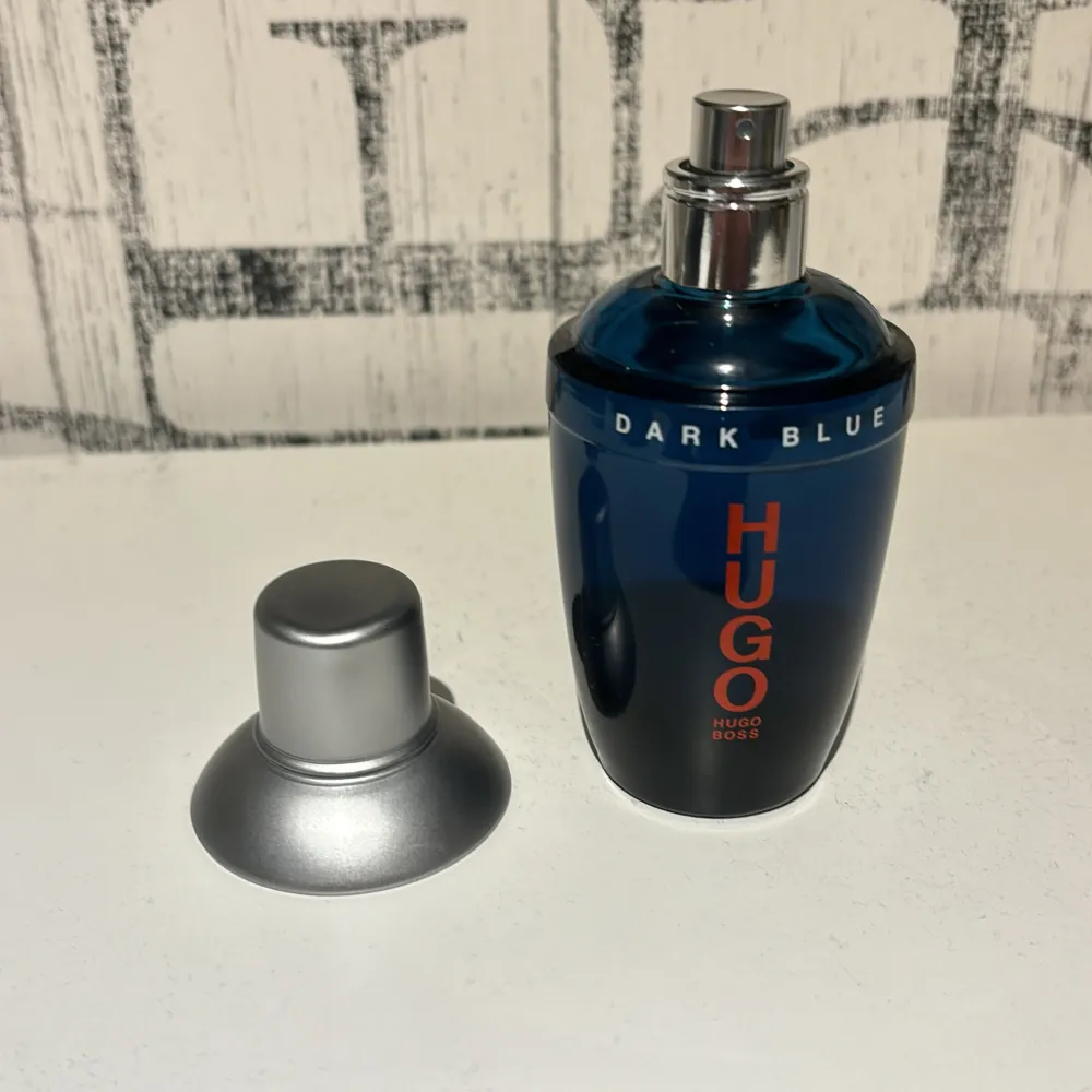 Denna Hugo Boss parfym är inprincip helt oanvänd. Det är en herr parfym som innehåller 75 ml. Boxen följer med. . Övrigt.