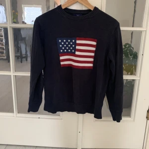 Gant tröja - Säljer min Gant tröja pga för liten. Nyskick och storlek 158/164. Perfekt till våren då och är lagom varm. Skickar snabbt!