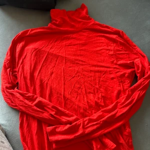 Polotröja - Använd 1 gång, stretchigt material. Fin röd färg   Nypris 299 på Lindex 