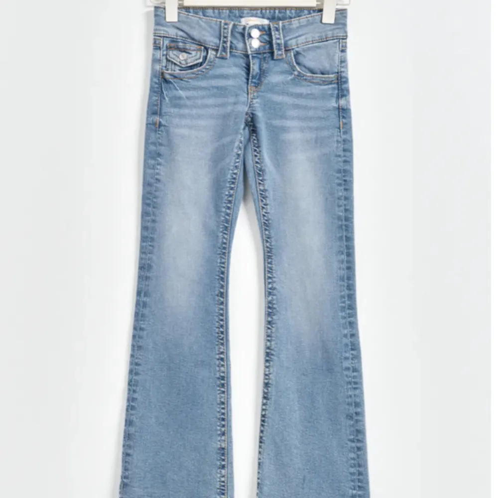 Nypris=350 kolla in mitt andra konto: labsmycken. Säljer smycken💗💗. Jeans & Byxor.