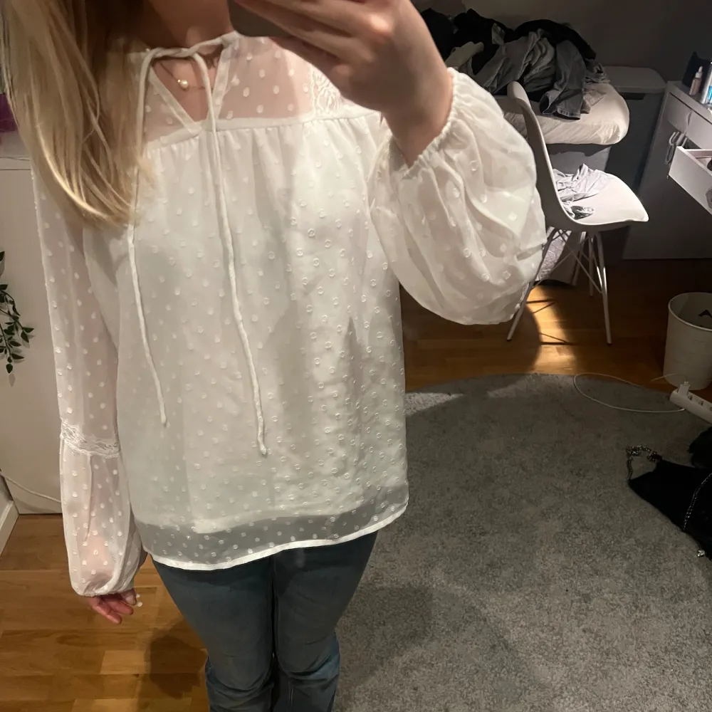 Jätte fin blus från vila som tyvär inte kommer till användning längre💗köpt för 349. Blusar.