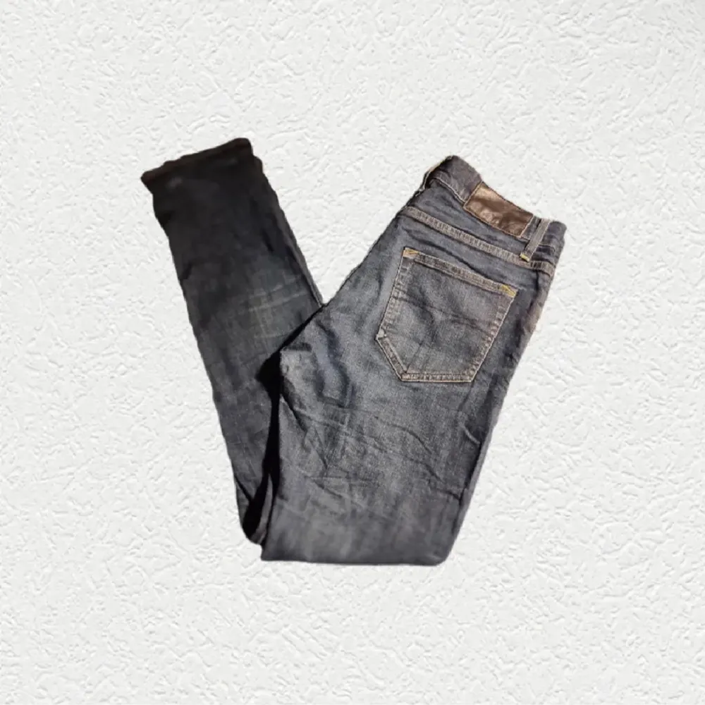 Tja, säljer nu dessa tiger of Sweden jeans i storlek 29/32 i fint skick. Dem kostar ca 1500kr nya. Skriv vid fler funderingar! Mvh. Jeans & Byxor.